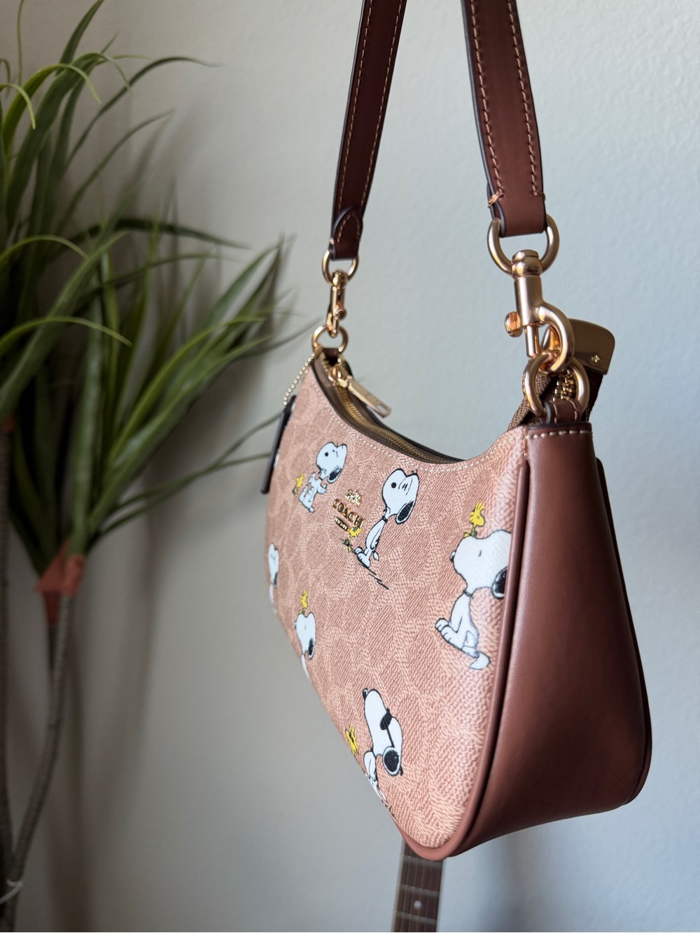 Coach Snoopy Dog Prints Teri Shoulder Bag - Picture 2 of 6